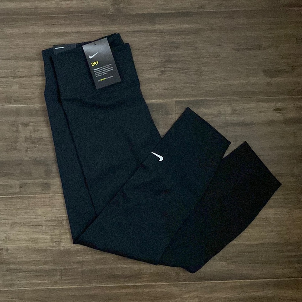 NWT Nike Black Crop Leggings
